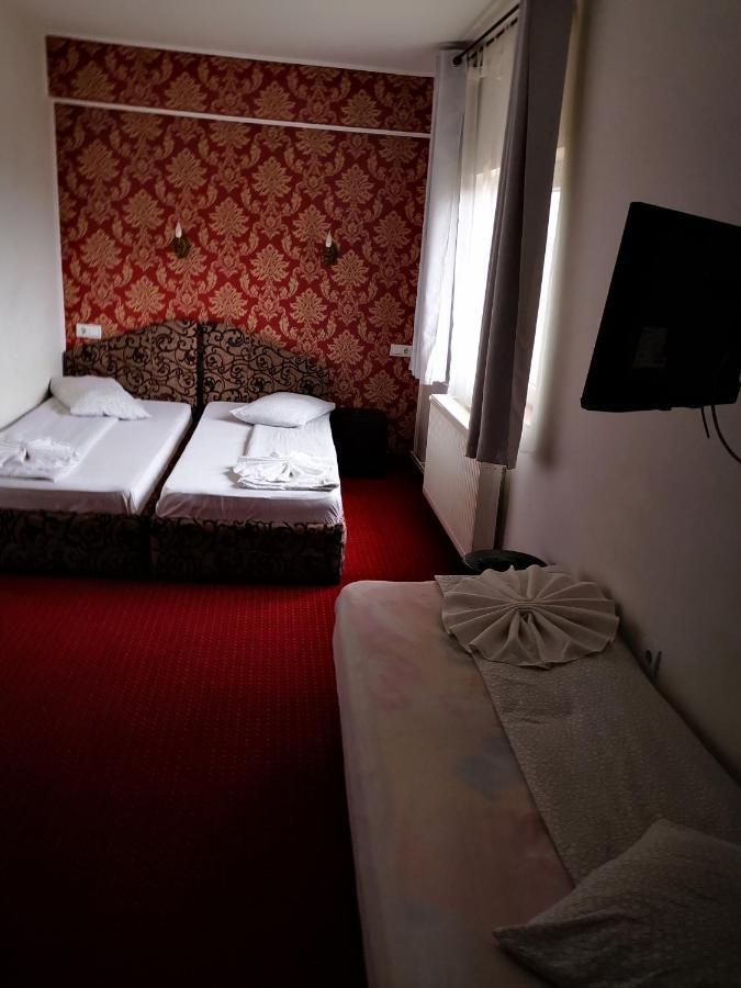 Golden Pension Targu Jiu Exterior photo
