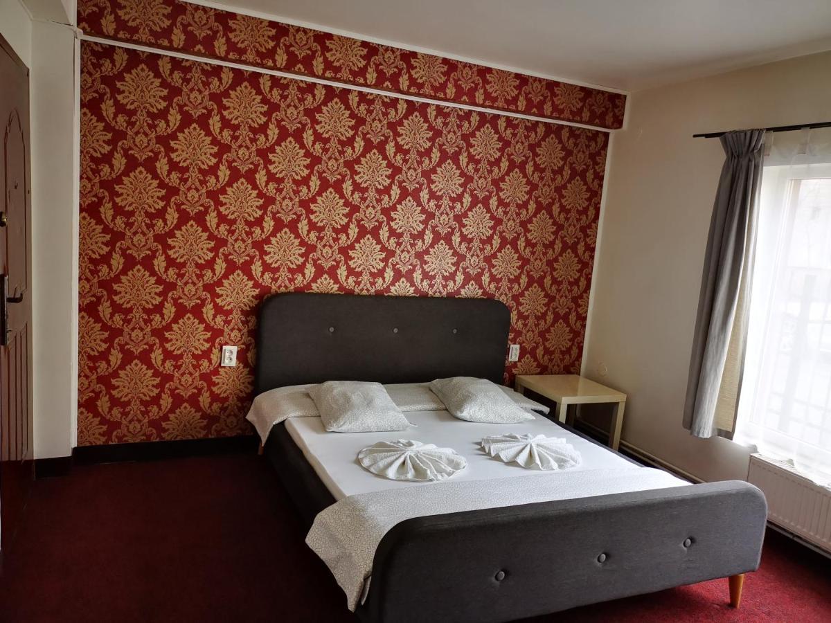 Golden Pension Targu Jiu Exterior photo